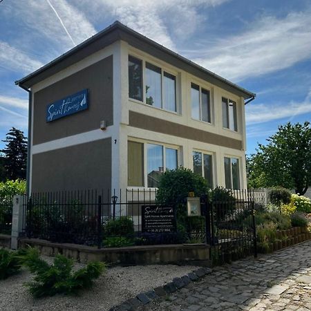Spirit Homes Apartments Oroshaza Bagian luar foto
