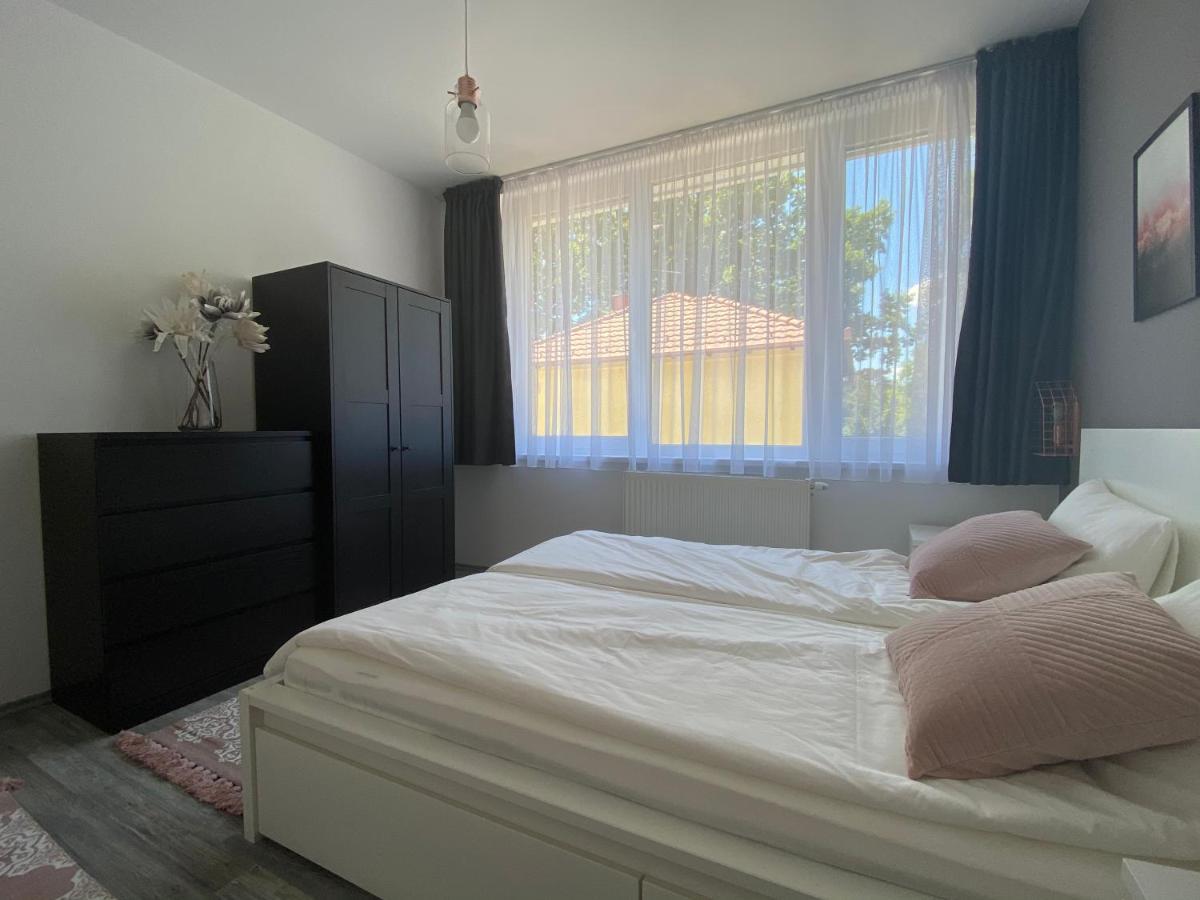 Spirit Homes Apartments Oroshaza Bagian luar foto