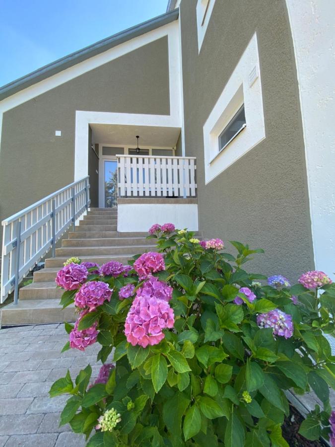 Spirit Homes Apartments Oroshaza Bagian luar foto