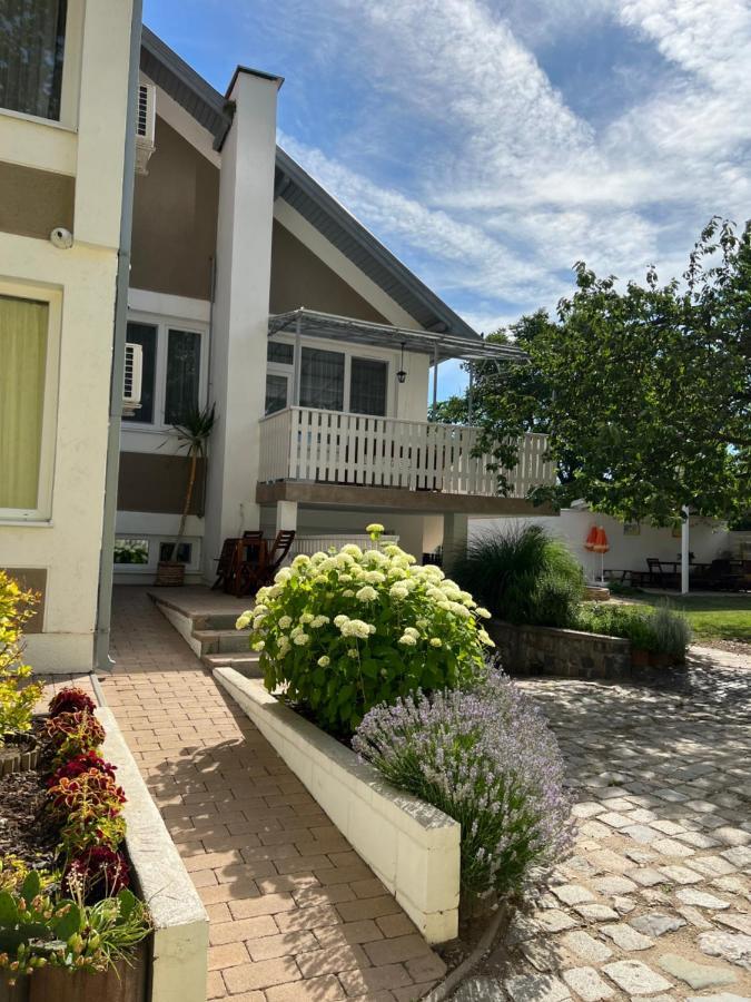 Spirit Homes Apartments Oroshaza Bagian luar foto