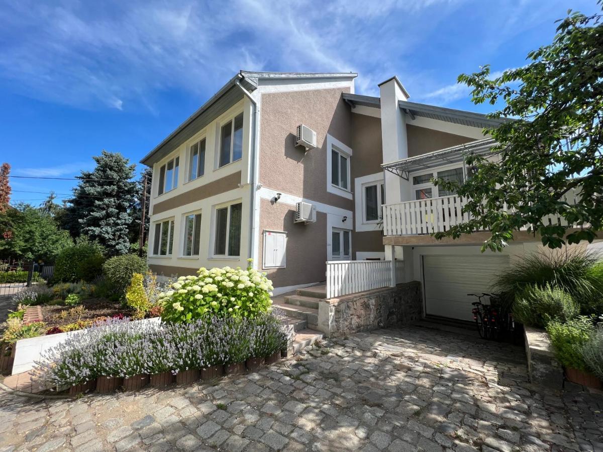 Spirit Homes Apartments Oroshaza Bagian luar foto