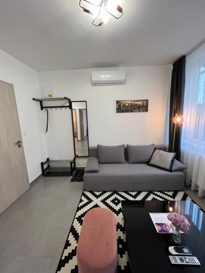 Spirit Homes Apartments Oroshaza Bagian luar foto